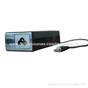 Lightweight 90W Automatic Universal Laptop AC Adapter with USB Port and 15 Pieces DC Tips